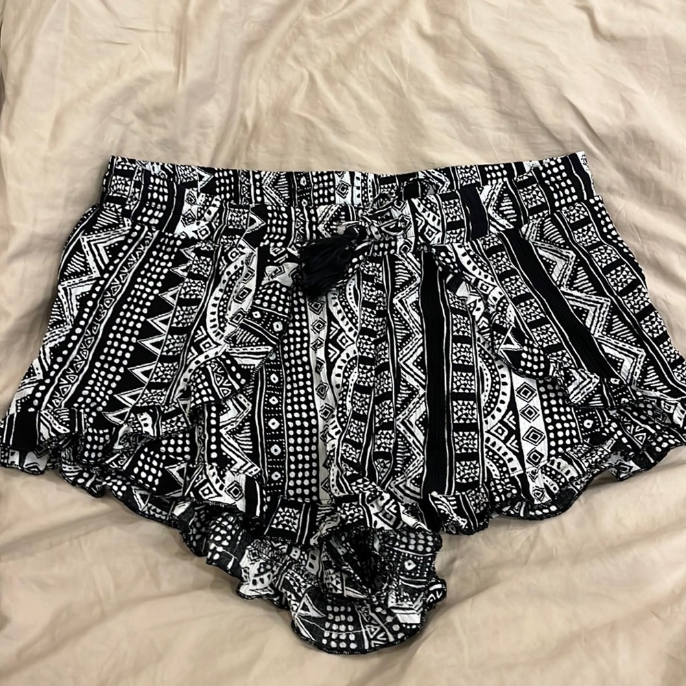 Ocean Drive black and white shorts size small